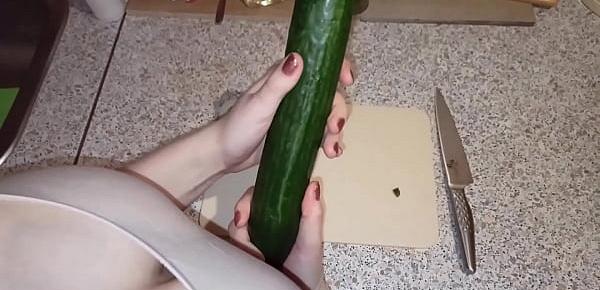  Hot Housewife Passionate Masturbate Cucumber - Squirt